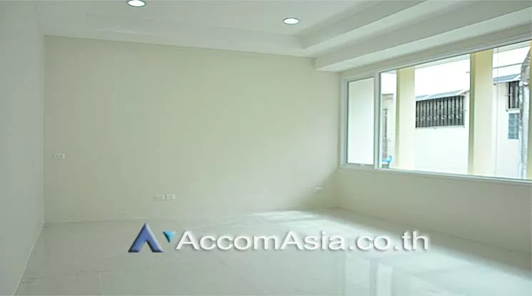 10  Office Space For Sale in silom ,Bangkok BTS Sala Daeng AA13147